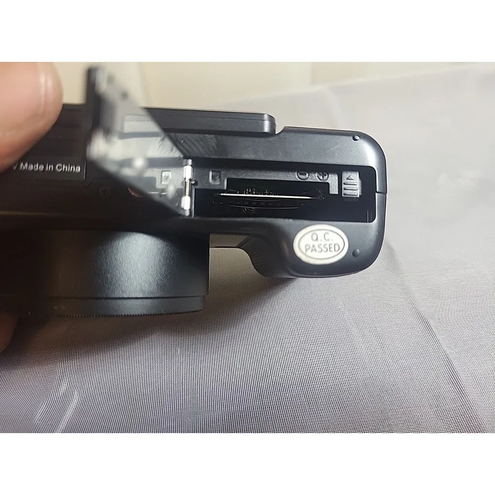 Digital Cam Vlogging Camera 2.7K UHD Video 24 MP Photo Flip Rotate Selfie Screen